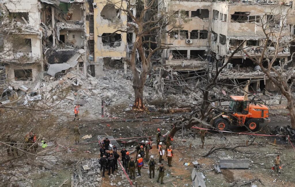 Skies of Fire: A Stark Image from the Israel-Iran Conflict